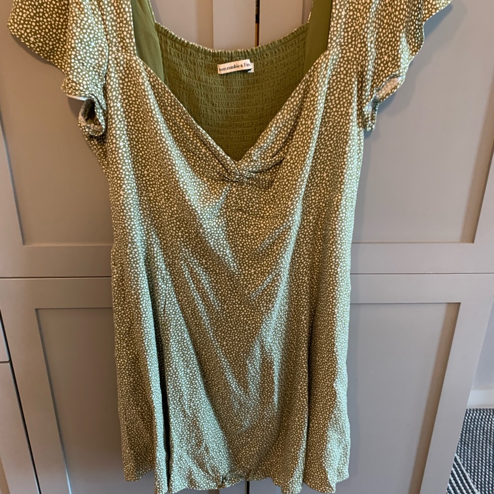 Abercrombie & Fitch dress with stretchy back and pockets and sweetheart neckline